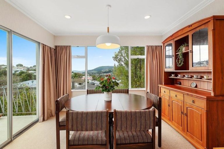 Photo of property in 3a Saint Johns Terrace, Tawa, Wellington, 5028