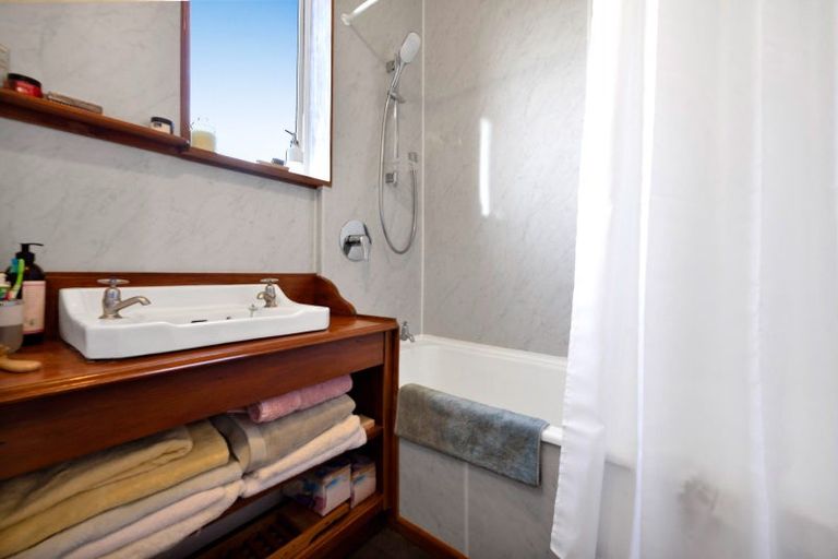 Photo of property in 62 Gisborne Terrace, Opunake, 4616