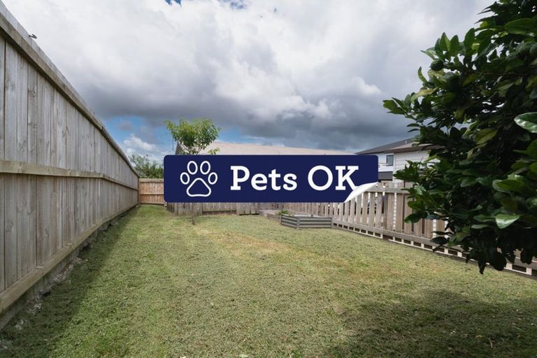 Photo of property in 18 Blue Way, Glendene, Auckland, 0602