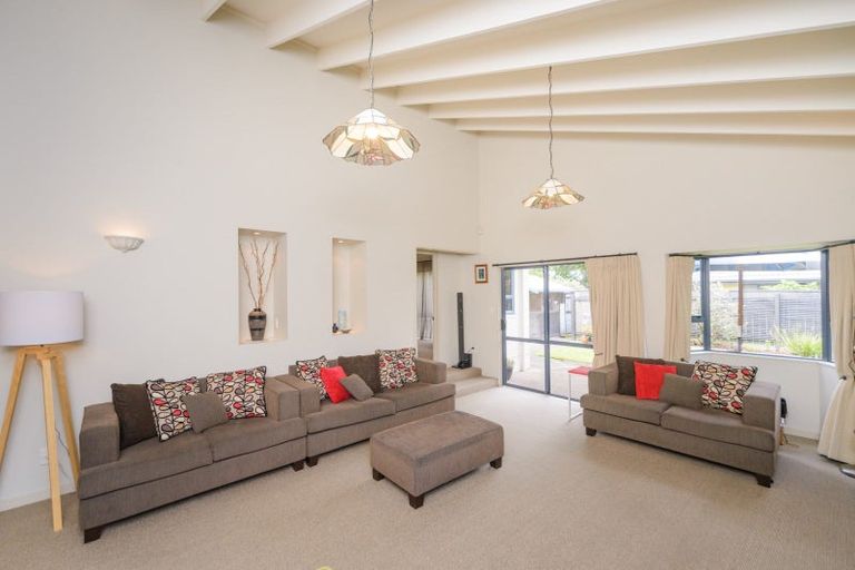 Photo of property in 100 Summerhill Drive, Fitzherbert, Palmerston North, 4410