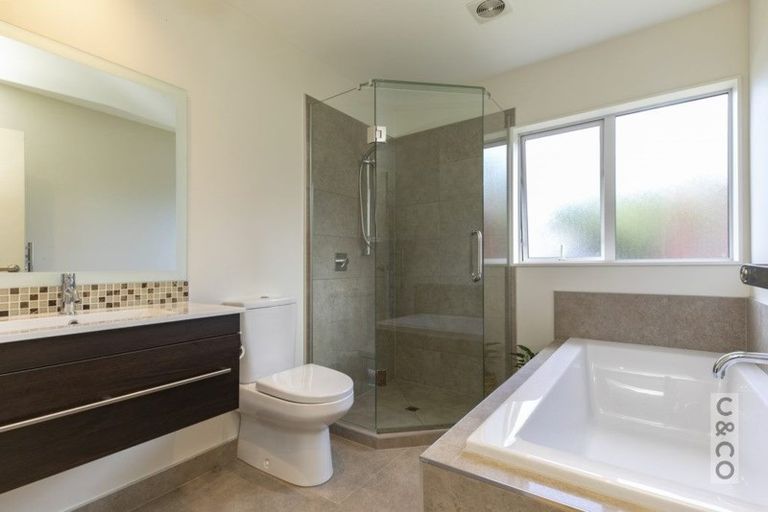 Photo of property in 12 Crabb Fields Lane, Riverhead, 0820