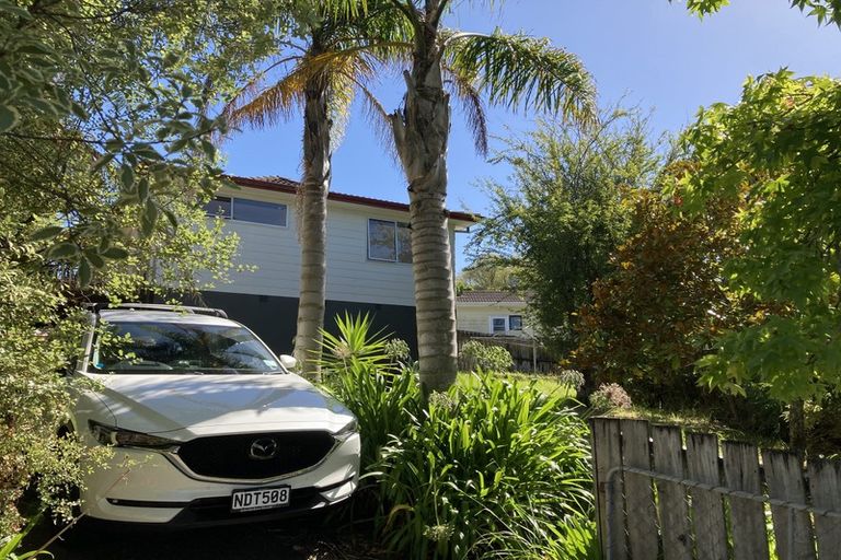 Photo of property in 1 Kayle Glen, West Harbour, Auckland, 0618