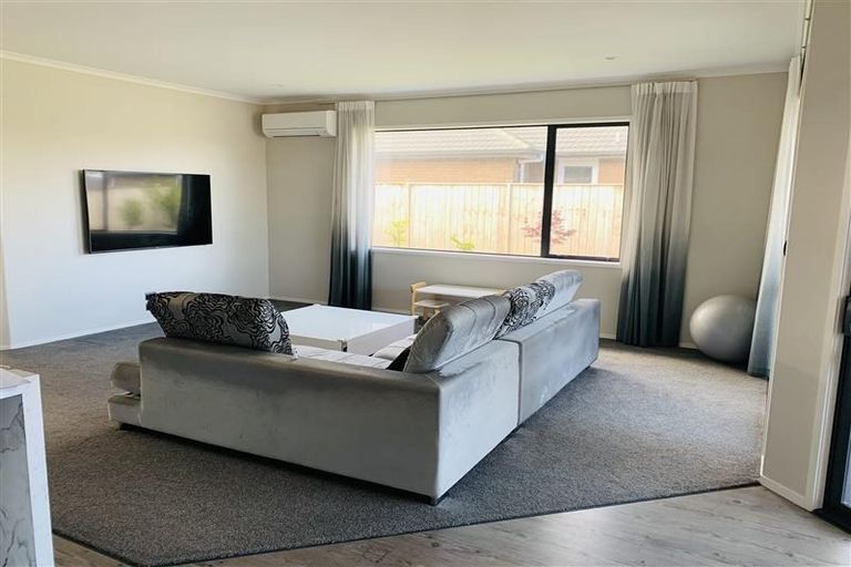 Photo of property in 9 Grove Way, Riverhead, 0820