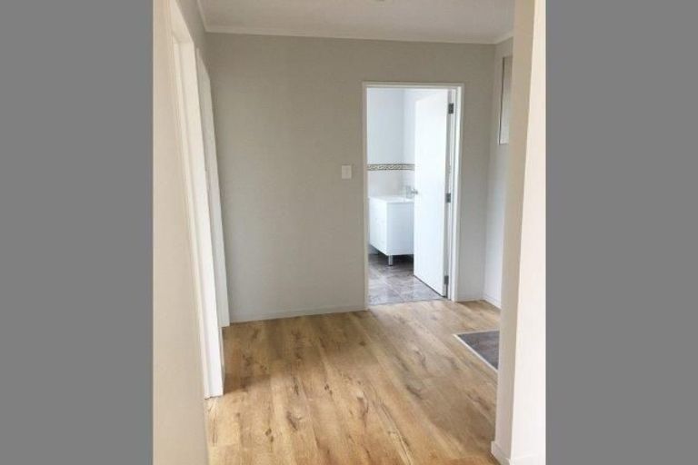 Photo of property in 20 Imperial Place, Henderson, Auckland, 0612