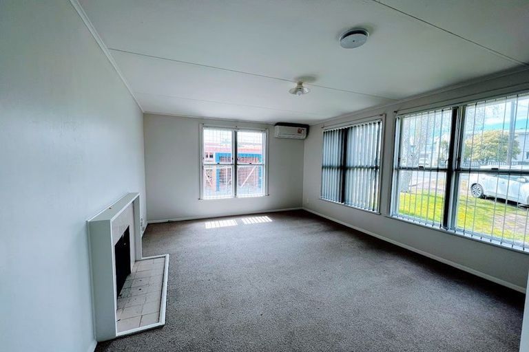 Photo of property in 65 Arimu Road, Papakura, 2110