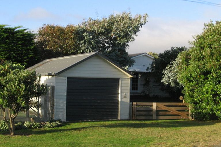 Photo of property in 5 Hemara Street, Waikanae Beach, Waikanae, 5036