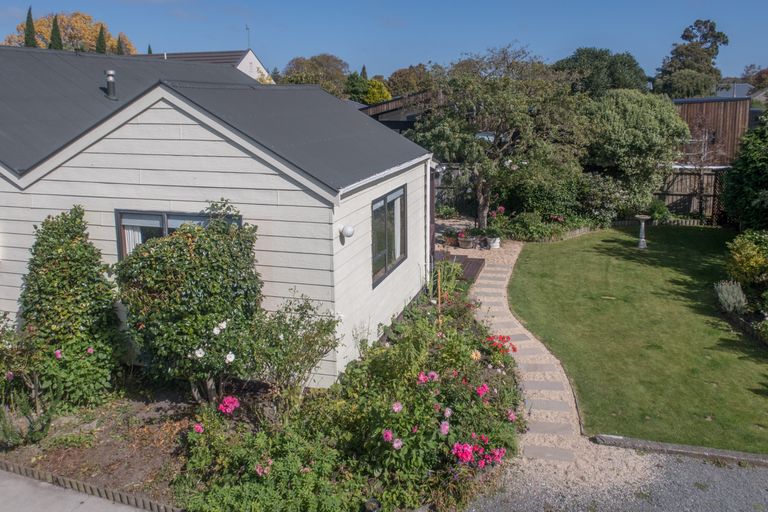 Photo of property in 2/105 Aorangi Road, Bryndwr, Christchurch, 8053