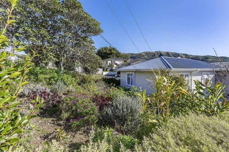 Photo of property in 97 Bell Street, Tawa, Wellington, 5028