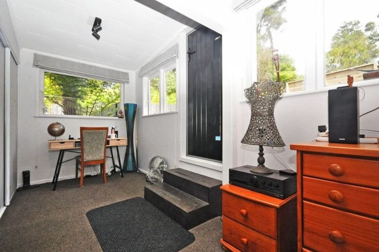 Photo of property in 14 Konini Road, Titirangi, Auckland, 0604