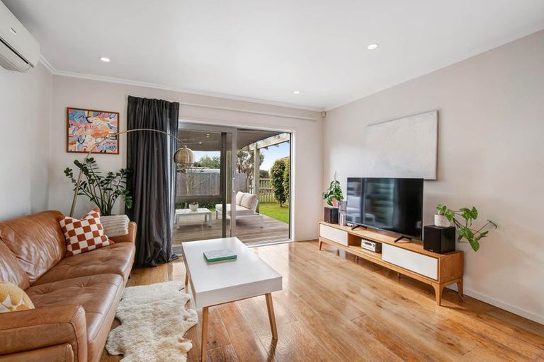 Photo of property in 51 Balboa Drive, Matakatia, Whangaparaoa, 0930