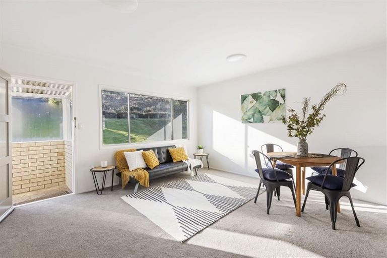 Photo of property in 1/406 Glenfield Road, Glenfield, Auckland, 0629