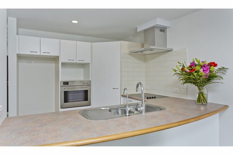 Photo of property in 5/14 Fields Parade, Oteha, Auckland, 0632