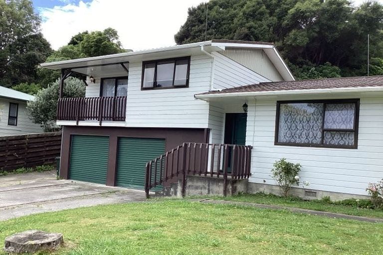 Photo of property in 37 Postgate Drive, Whitby, Porirua, 5024
