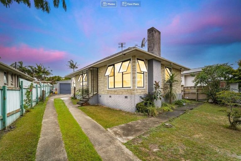 Photo of property in 33 Strid Road, Te Atatu South, Auckland, 0610