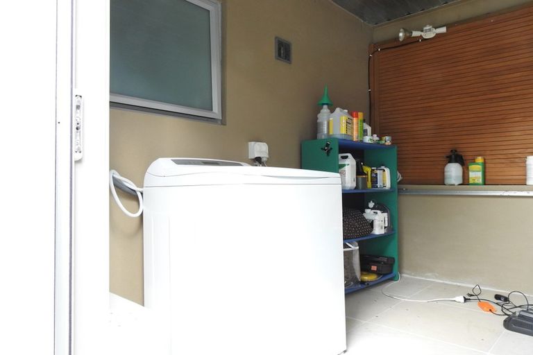 Photo of property in 31 Mcmillan Place, Mellons Bay, Auckland, 2014