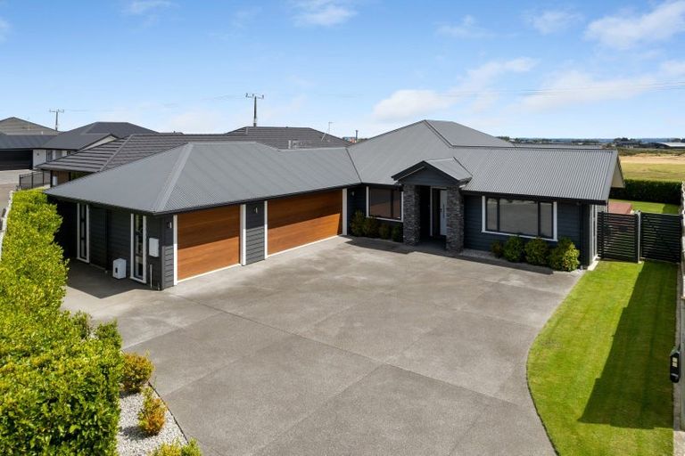 Photo of property in 25 Silicon Way, Fitzherbert, Palmerston North, 4410