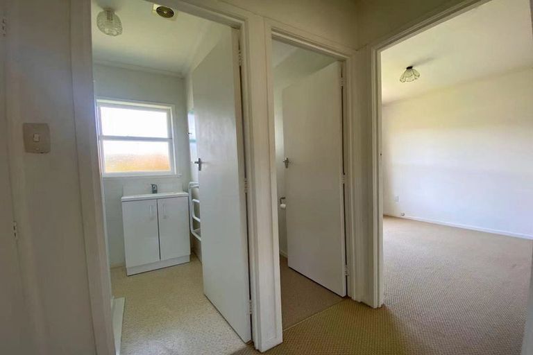 Photo of property in 2/24 Inverness Road, Browns Bay, Auckland, 0630