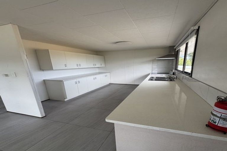 Photo of property in 300 State Highway 16, Kumeu, 0892