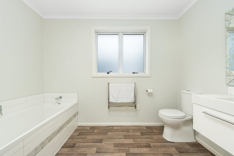 Photo of property in 17 Boucher Avenue, Te Puke, 3119