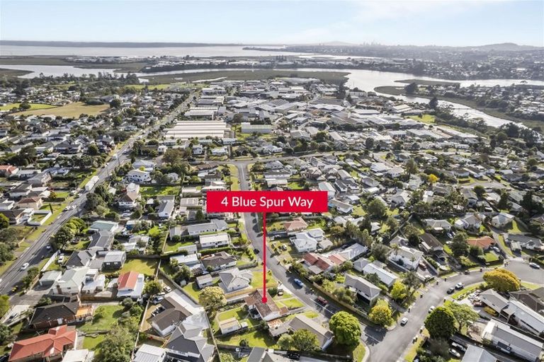Photo of property in 4 Blue Way, Glendene, Auckland, 0602