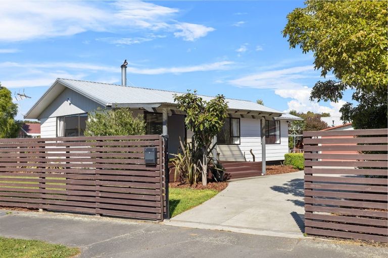 Photo of property in 34 Medina Crescent, Parklands, Christchurch, 8083