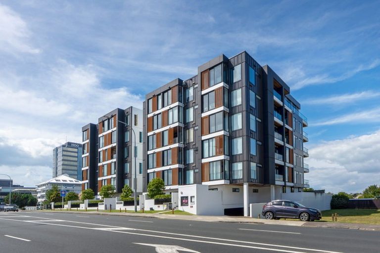 Photo of property in Frank Sargeson Apts, 4/80g Anzac Street, Takapuna, Auckland, 0622