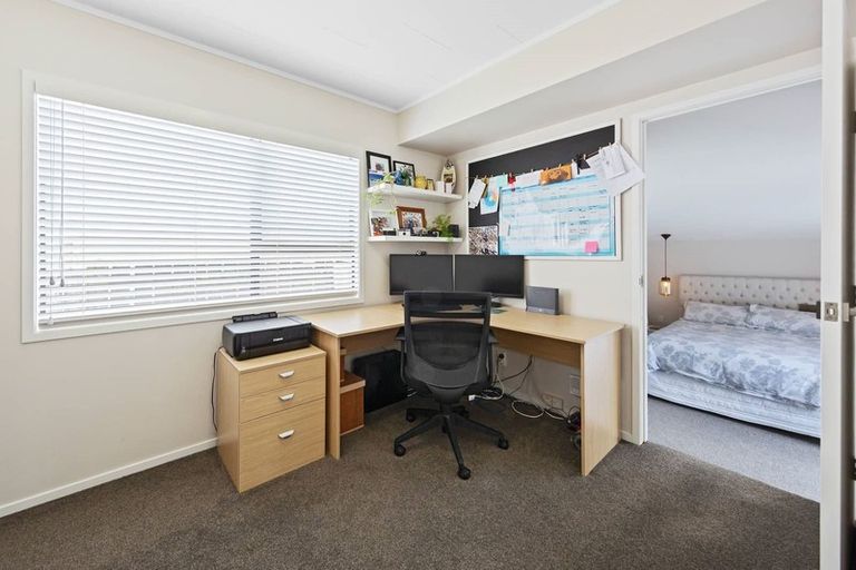 Photo of property in 5 Glenshee Place, Highland Park, Auckland, 2010