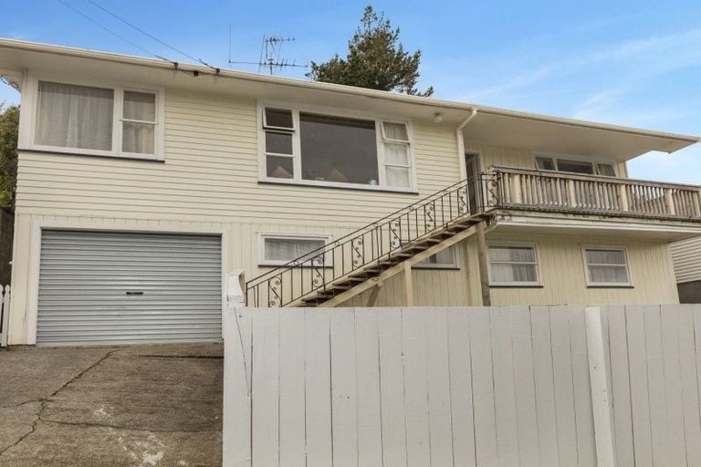 Photo of property in 20 Manor Drive, Stokes Valley, Lower Hutt, 5019