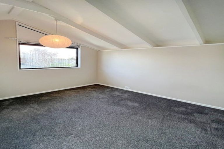 Photo of property in 3/25a Beach Road, Te Atatu Peninsula, Auckland, 0610