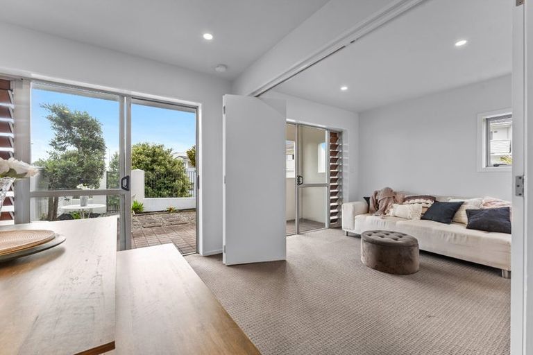 Photo of property in 1c/60 Masons Road, Oteha, Auckland, 0632