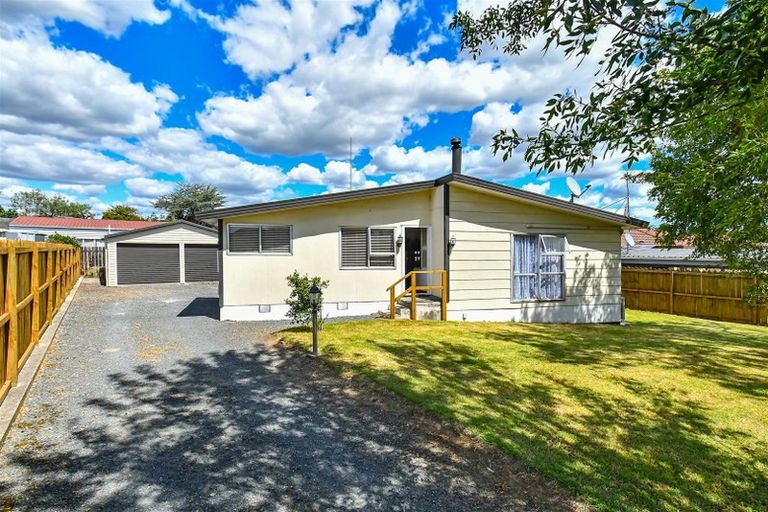 Photo of property in 13 Helms Place, Manurewa, Auckland, 2102