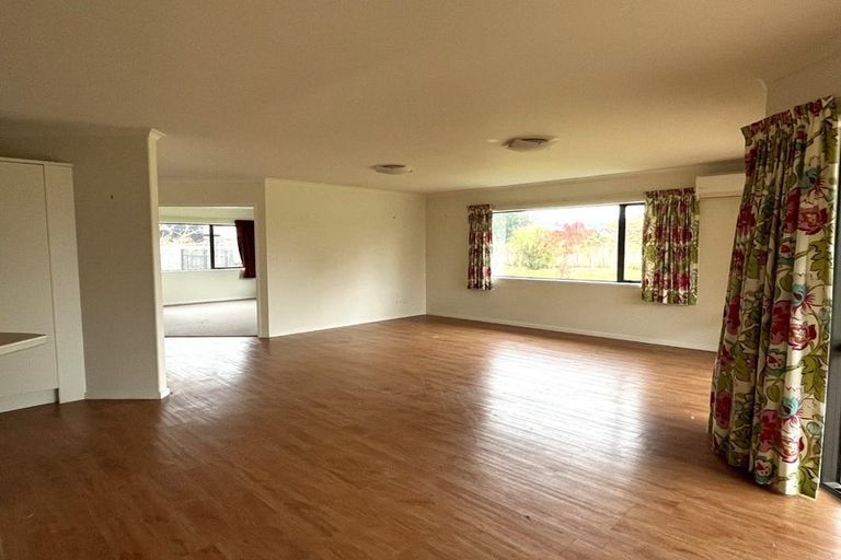 Photo of property in 27 Carrington Drive, Carterton, 5713