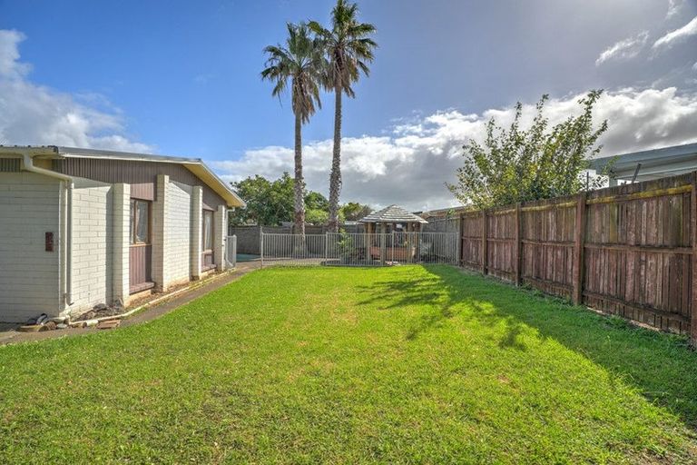 Photo of property in 10 Sealand Place, Mangere Bridge, Auckland, 2022