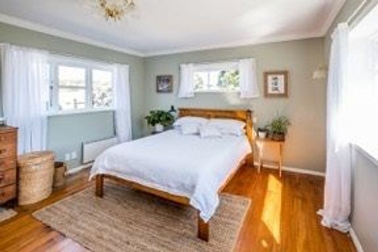 Photo of property in 5 Jillett Street, Titahi Bay, Porirua, 5022