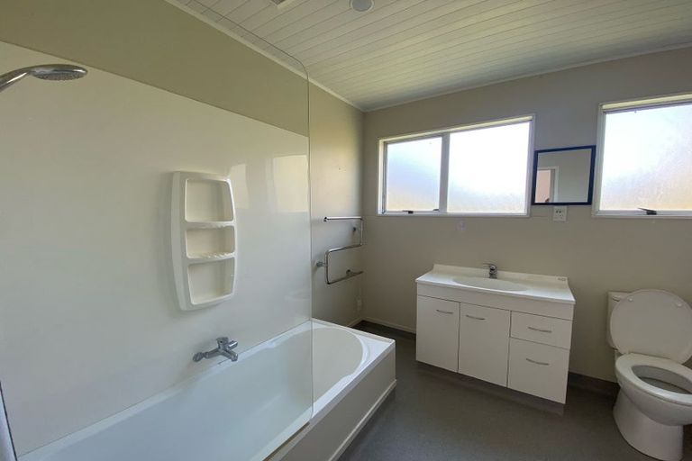 Photo of property in 10 Martin Grove, Normandale, Lower Hutt, 5010