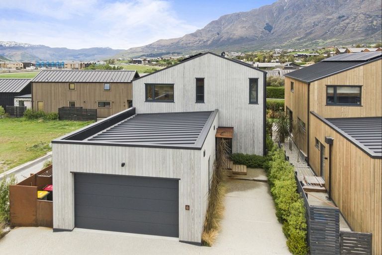 Photo of property in 6 Soudley Court, Jacks Point, Queenstown, 9371