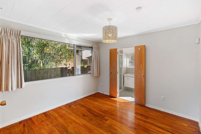 Photo of property in 9 Cockayne Crescent, Sunnynook, Auckland, 0620