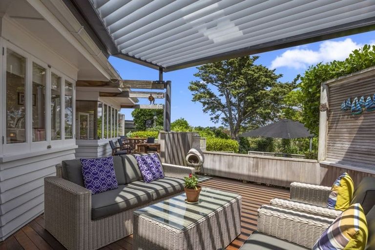 Photo of property in 31 Seaview Avenue, Northcote, Auckland, 0627