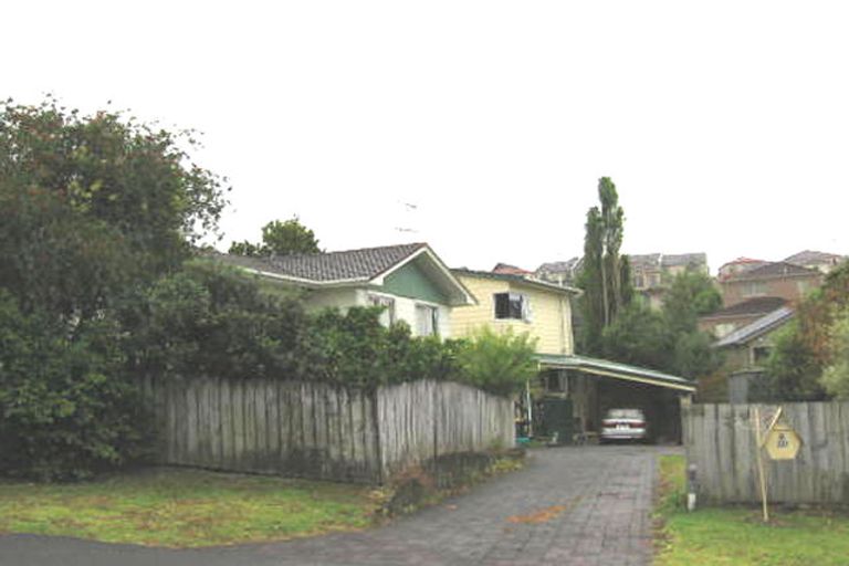 Photo of property in 2/20 Lavery Place, Sunnynook, Auckland, 0632