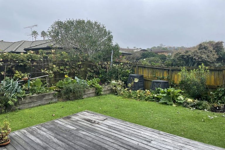 Photo of property in 6 Esther Place, Red Beach, 0932