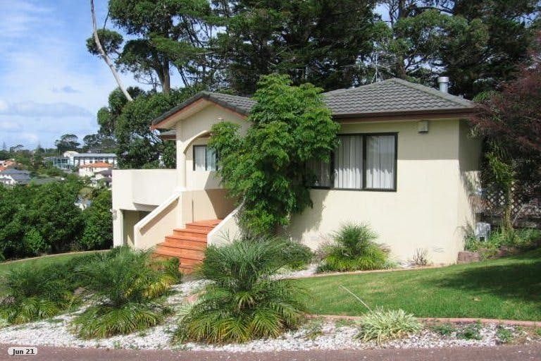 Photo of property in 28 Lorikeet Place, Unsworth Heights, Auckland, 0632