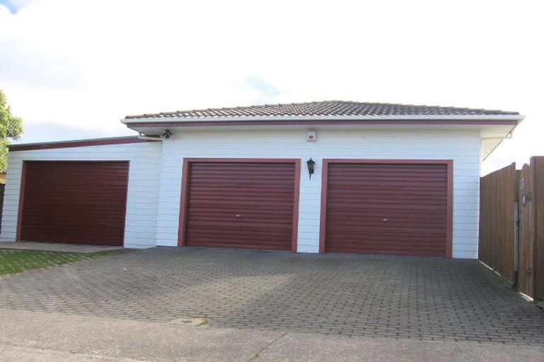Photo of property in 49 Raglan Avenue, Cloverlea, Palmerston North, 4412