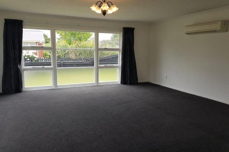 Photo of property in 1 Brookby Crescent, Avonhead, Christchurch, 8042