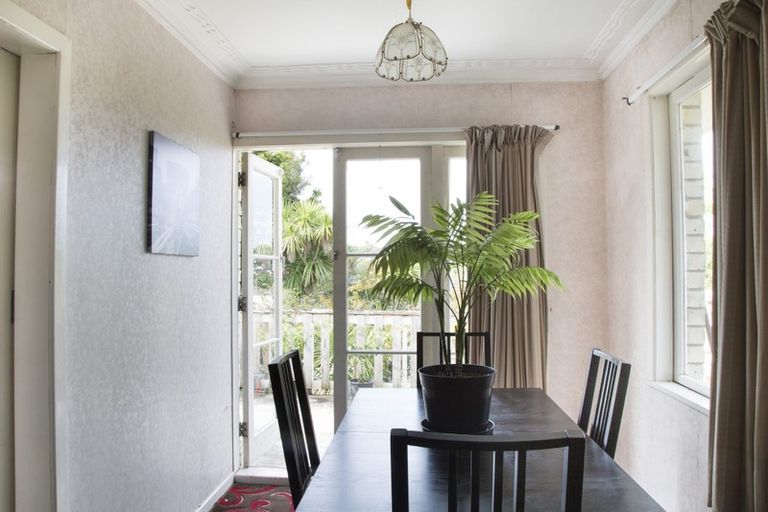 Photo of property in 55 Corunna Road, Milford, Auckland, 0620