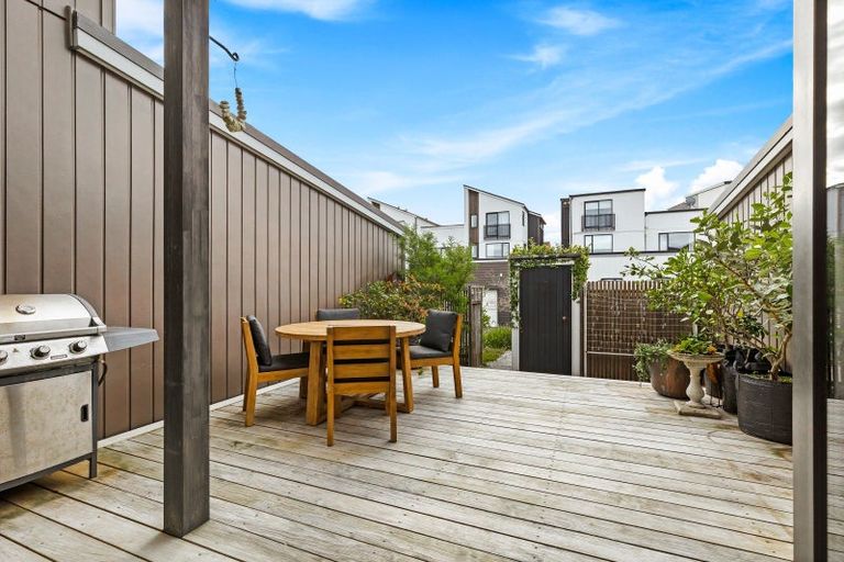 Photo of property in 37 Mapou Road, Hobsonville, Auckland, 0616