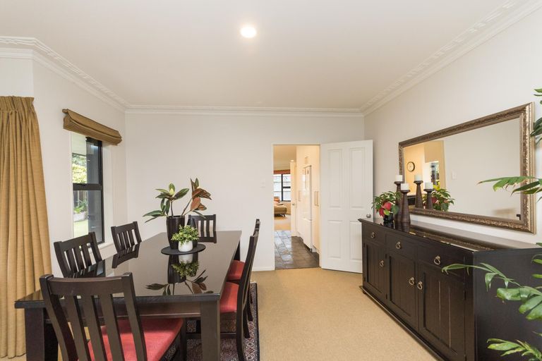 Photo of property in 15 Phoenix Avenue, Hokowhitu, Palmerston North, 4410