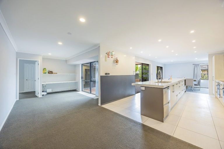 Photo of property in 56 Lothian Brae, Wattle Downs, Auckland, 2103