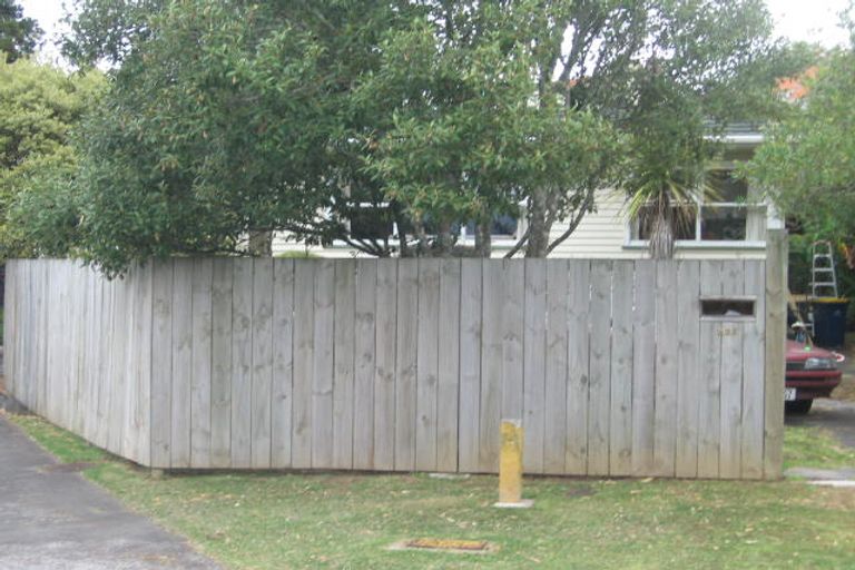 Photo of property in 2/22 Blenheim Street, Glenfield, Auckland, 0629