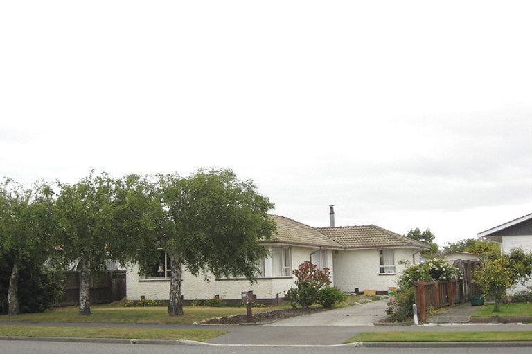 Photo of property in 31 Queenspark Drive, Parklands, Christchurch, 8083