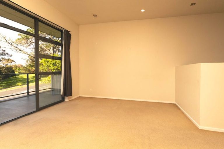 Photo of property in 9/79 Schnapper Rock Road, Schnapper Rock, Auckland, 0632